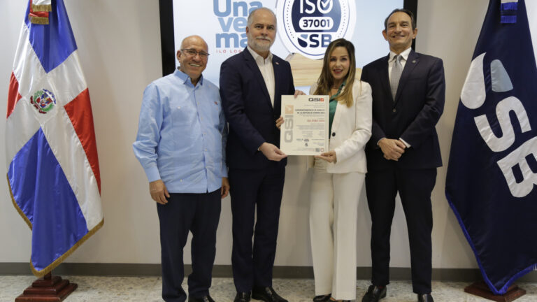Superintendencia de Bancos recibe certificación internacional ISO 37001, sobre gestión antisoborno