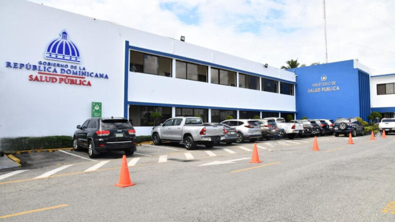 Salud Pública mantiene asistencia a familiares de víctimas de quemaduras, tanto en Salcedo como del penal La Victoria