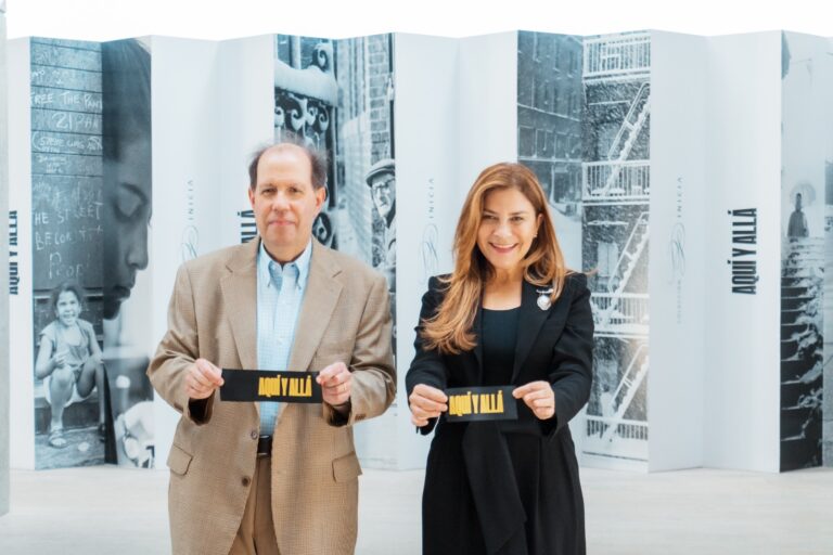 INICIA y la Alcaldía del DN inauguran exhibición fotográfica del libro “Aquí y Allá” en el monumento Fray Antonio de Montesinos