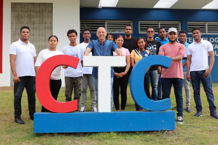 Jóvenes Nuevas Barquita inician taller de introducción al desarrollo de videojuegos