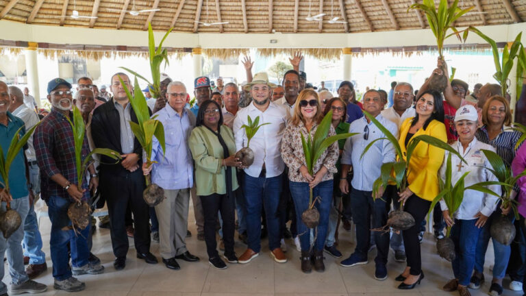 FEDA ejecuta plan nacional para satisfacer la creciente demanda de coco