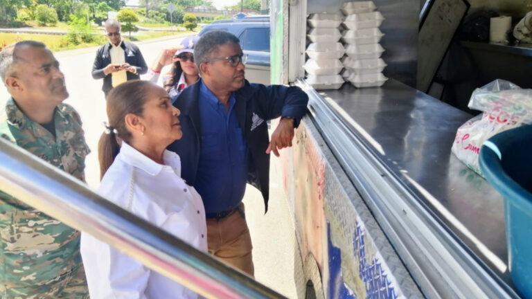 Comedores Económicos del Estado asisten a familias afectadas por inundaciones en diferentes zonas del país