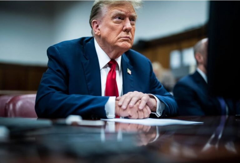 El expresidente Donald Trump asiste a la selección del jurado de su juicio penal en Nueva York