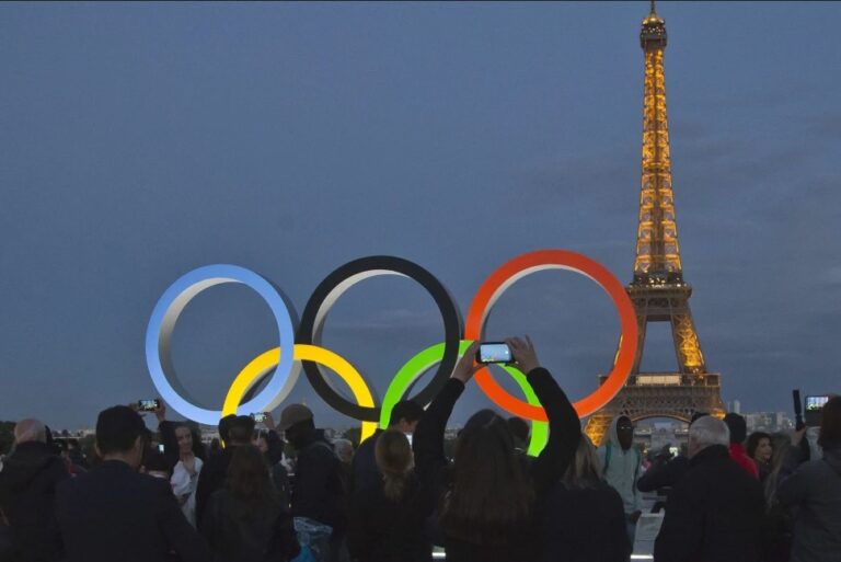 Los anillos olímpicos de París 2024 se instalarán en la Torre Eiffel