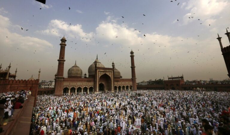 Imágenes y videos de musulmanes celebrando el Eid al-Fitr en todo el mundo
