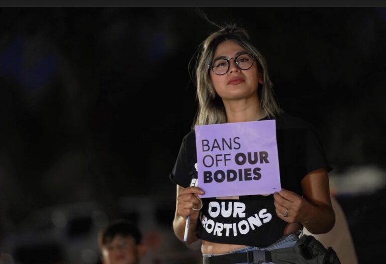 AP Explica: Fallo de Corte Suprema de Arizona restablece un veto casi total al aborto de 1864