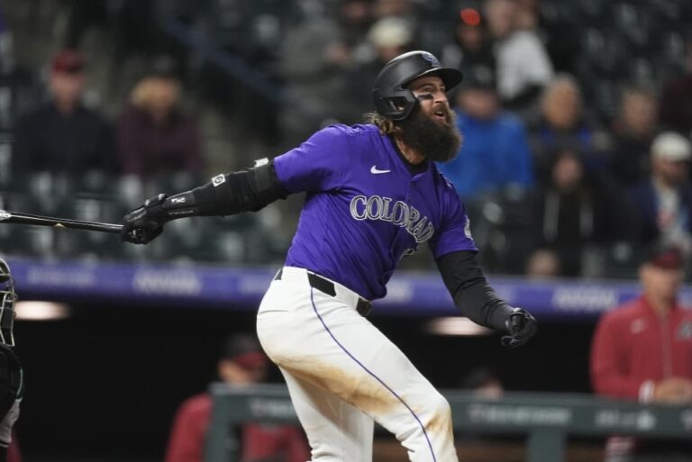 Tres imparables de McMahon, jonrón y triple de Blackmon ayudan a Rockies a vencer a D’Backs, 7-5