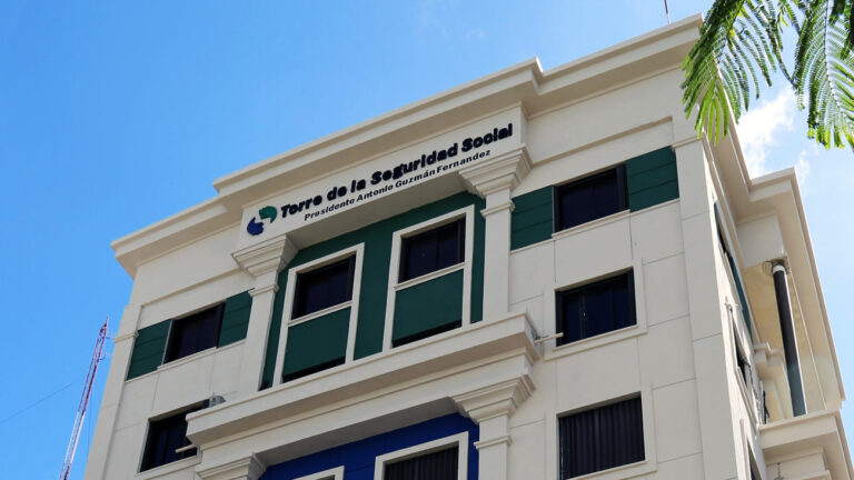 Solicitan al CNSS modificar párrafo resolución que excluye a servidores públicos retornar al Sistema de Reparto