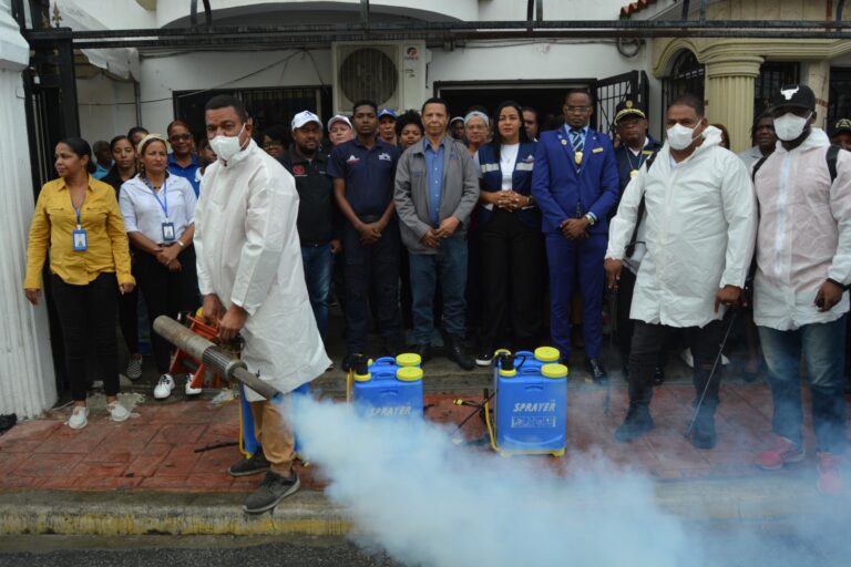 Lanzamiento del Plan Estratégico Nacional para la Respuesta Integral al Dengue en Santo Domingo Oeste.