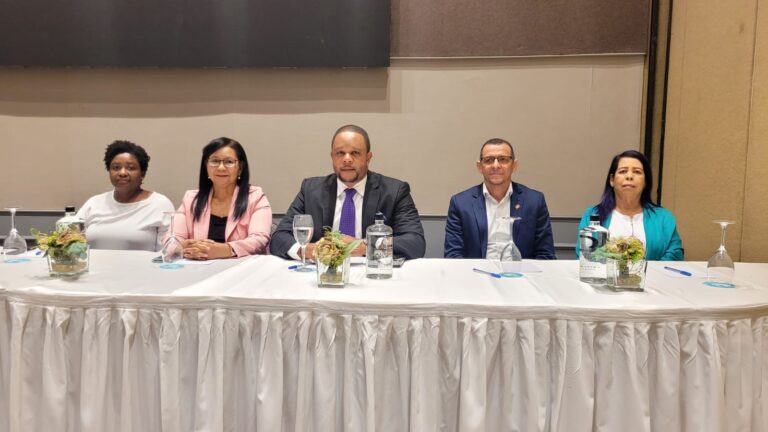 El SRSM programa abastecimiento de medicamentos e insumos para hospitales 2025