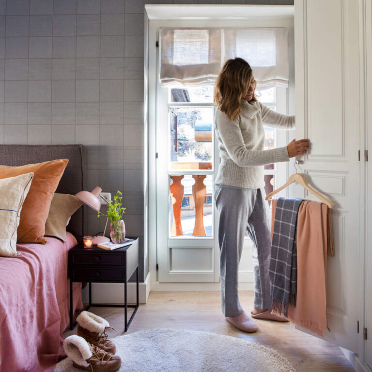 Aprende sobre el «método de la pila» para organizar dormitorio en solo 12 minutos