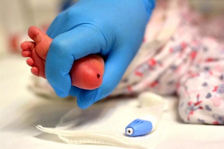 En que consiste las pruebas de detección o tamizaje neonatal
