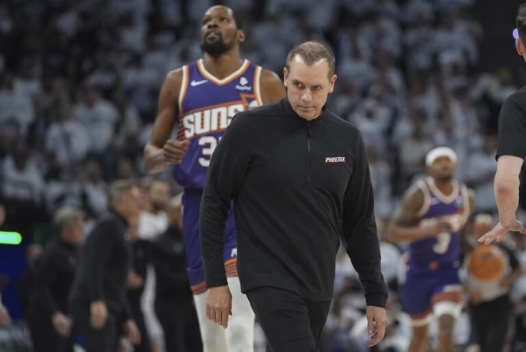 Suns despiden a Vogel tras perder la serie de primera ronda de los playoffs por barrida
