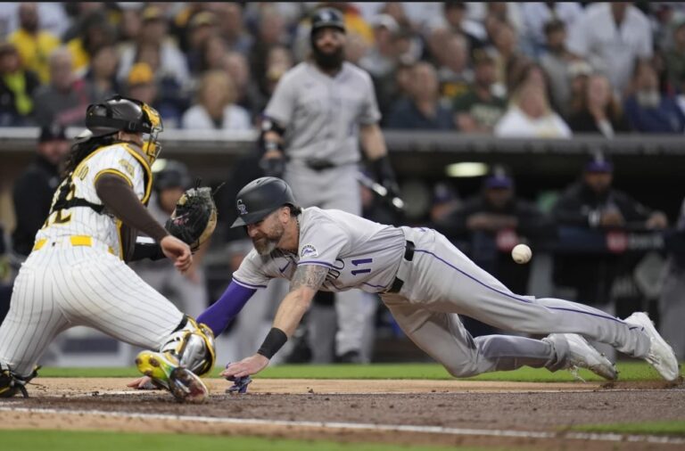 El dominicano Montero produce tres y los Rockies derrotan 5-4 a Padres para extender su racha