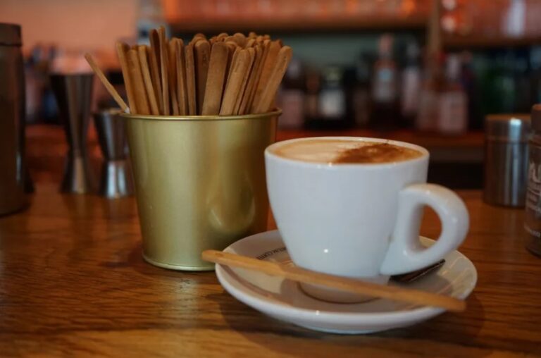 Dos jóvenes malagueños crean unas cucharillas de café comestibles