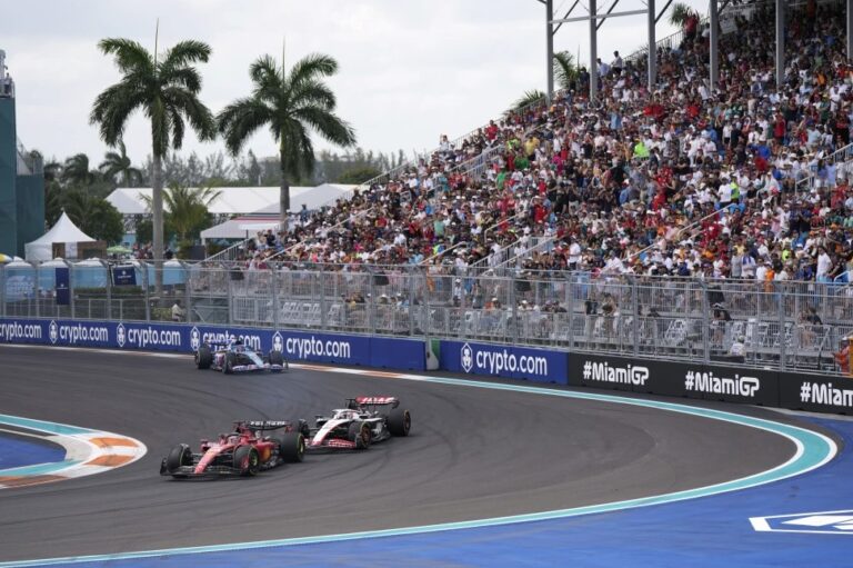Con sabor a show latino, vuelve la F1 a Miami