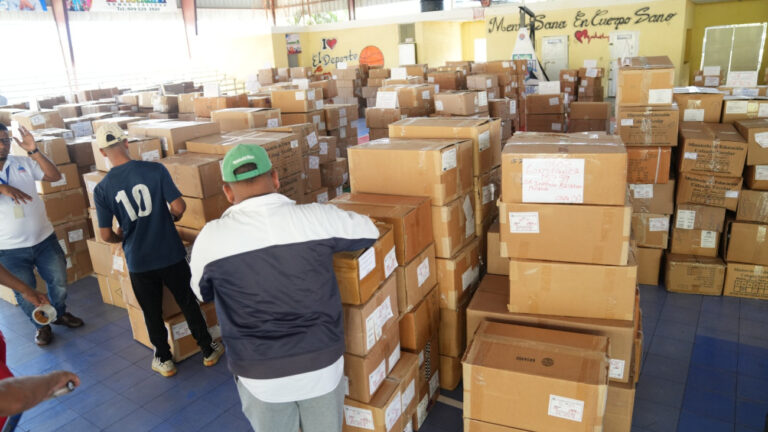 Más de 1,600 escuelas ya tienen en sus almacenes uniformes y útiles escolares distribuidos a tiempo por Inabie