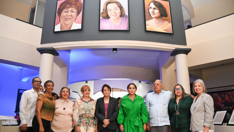 Ministerio de la Mujer devela los retratos de Abigail Mejía, Gladys Gutiérrez y Magaly Pineda en la Galería de la Mujer Dominicana “María Trinidad Sánchez”