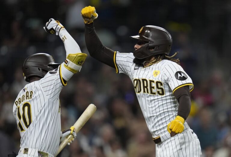 Tatis extiende su mejor racha de imparables con jonrón que ayuda a Padres a vencer 6-1 a Atléticos