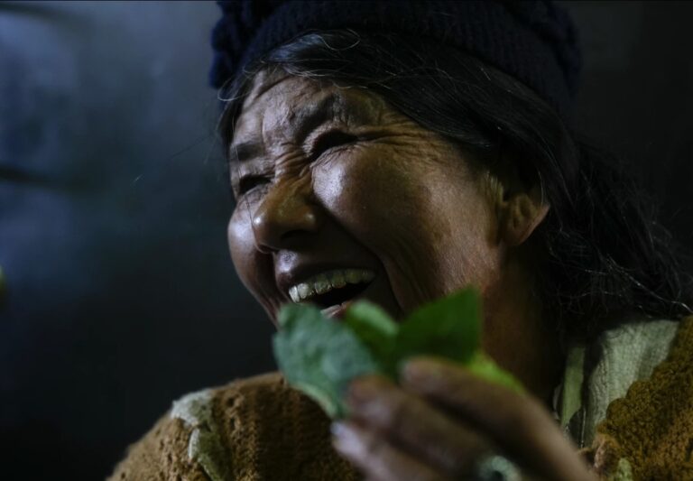 Nace en Bolivia una cerveza hecha de hoja de coca, una planta cargada de energía y stigma