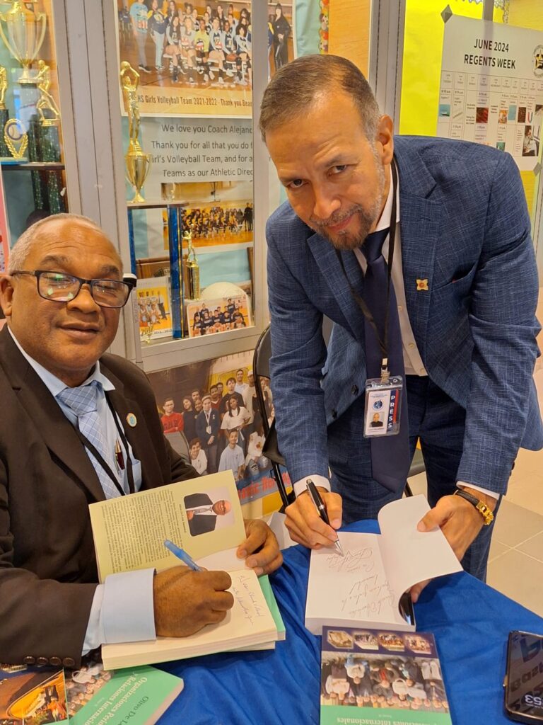 Califican de éxito presentación de libro de Olivo De León en Nueva York