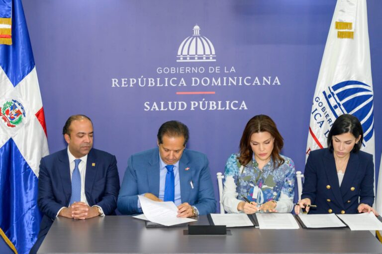 Salud Pública y Voluntariado Banreservas firman acuerdo de campaña contra el dengue