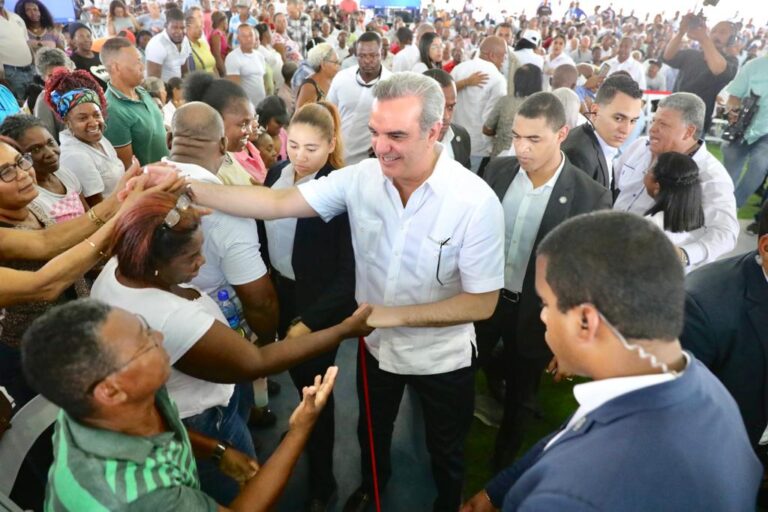 Presidente Abinader encabezará siete inauguraciones de obras y entregará nuevas viviendas este fin de semana en el Gran Santo Domingo