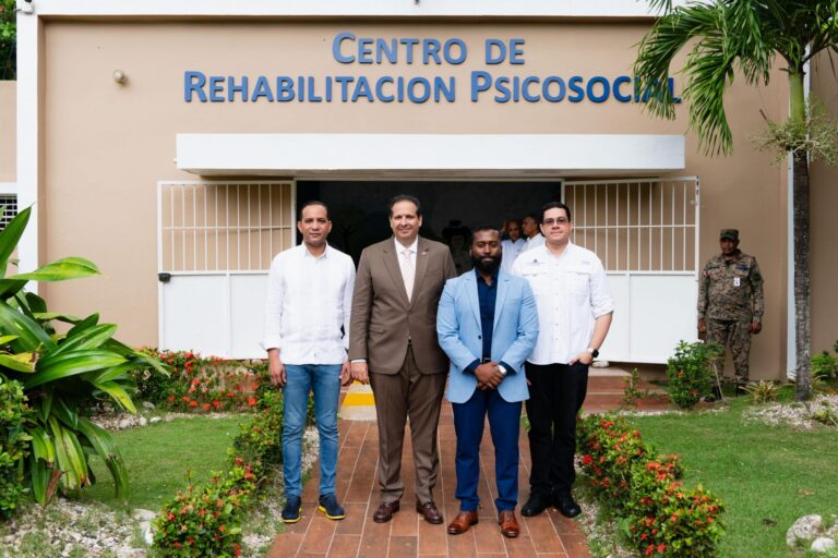 Ministro de Salud Víctor Atallah se compromete a transformar los servicios de salud mental en el país