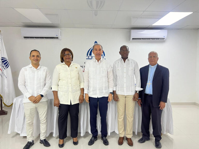 MESCyT beneficiará más de 10,000 personas  a través del Programa Inglés para la Empleabilidad en Pedernales