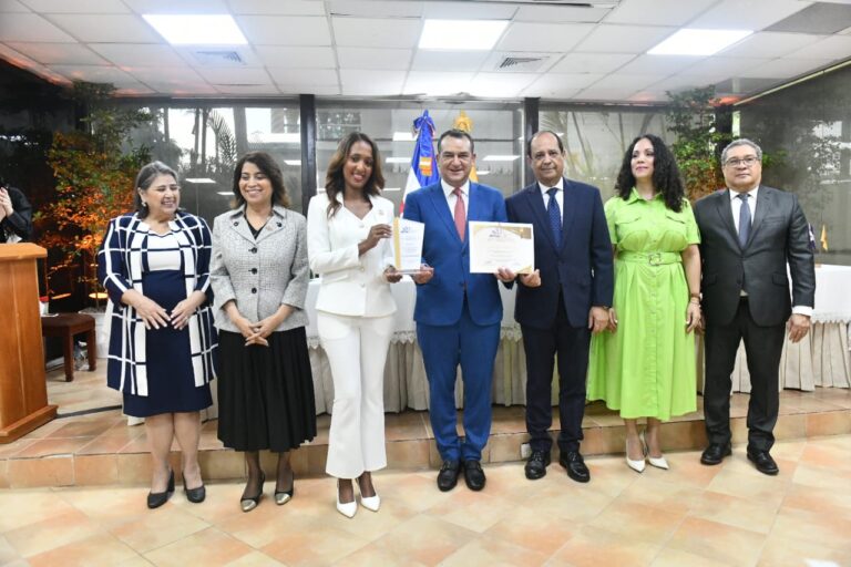 IESPEC, brazo académico de la JCE, reconoce a estudiantes universitarios que participaron en el II Concurso Nacional de Ensayo “Democracia e Identidad 2023”