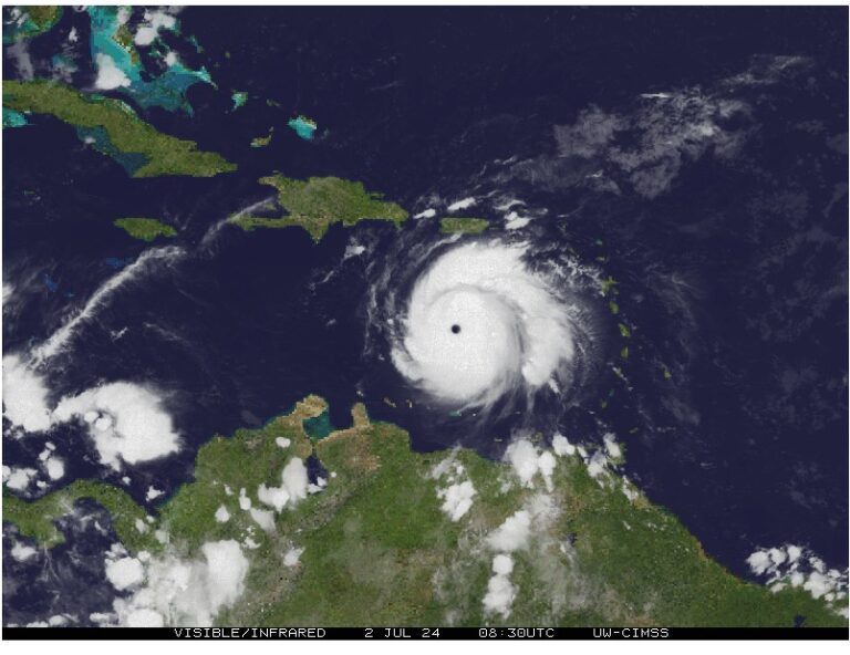 Trayectoria prevista del poderoso huracán Beryl categoría 5 indica que transitará a cientos de kilómetros al sur del país