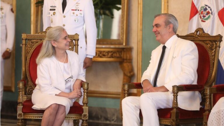 Presidente Luis Abinader recibe cartas credenciales de siete nuevos embajadores