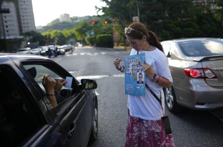Los votantes de oposición venezolana se unen para salvaguardar las elecciones