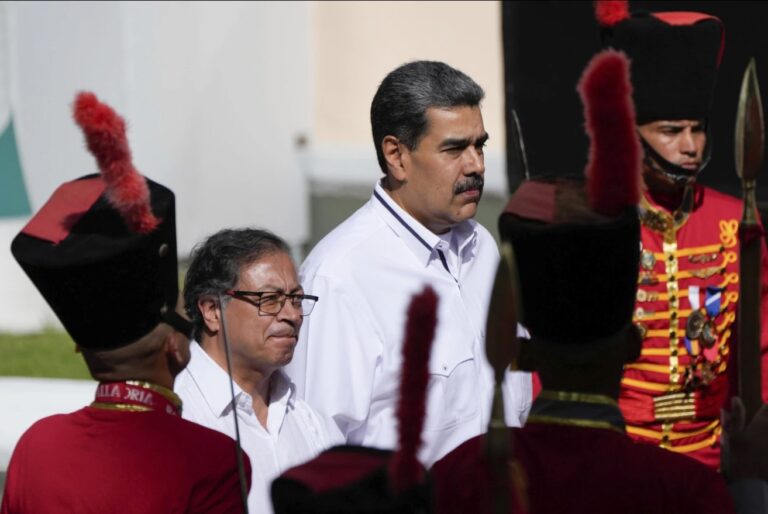 Petro pide a Maduro permitir un “escrutinio transparente” de las elecciones en Venezuela