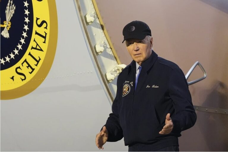 Demócratas hacen nuevo esfuerzo para que Biden reconsidere su candidatura a la reelección