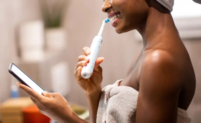 Cómo limpiar tu celular sin productos químicos agresivos, según los expertos