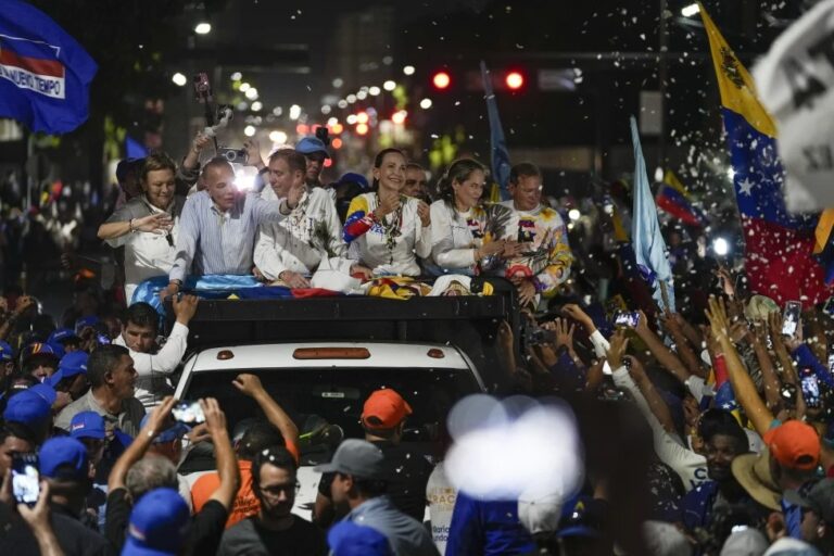 Oposición marcha a uno de sus bastiones en recta final de campaña de presidenciales en Venezuela