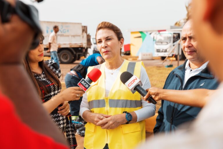 Carolina Mejía: «Trabajamos para dejar el malecón normalizado a la brevedad posible»