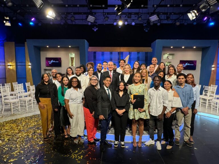 MESCyT entrega premios a los ganadores de la XIV competencia de emprendedores 2024