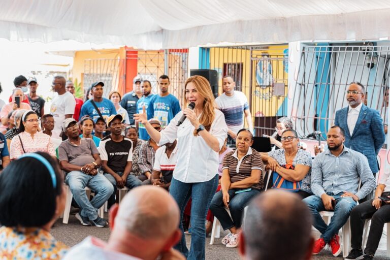 Carolina Mejía lleva la alcaldía al barrio 24 de Abril