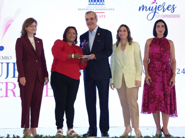 Presidente Abinader resalta pobreza sigue reduciéndose de manera consistente en el país