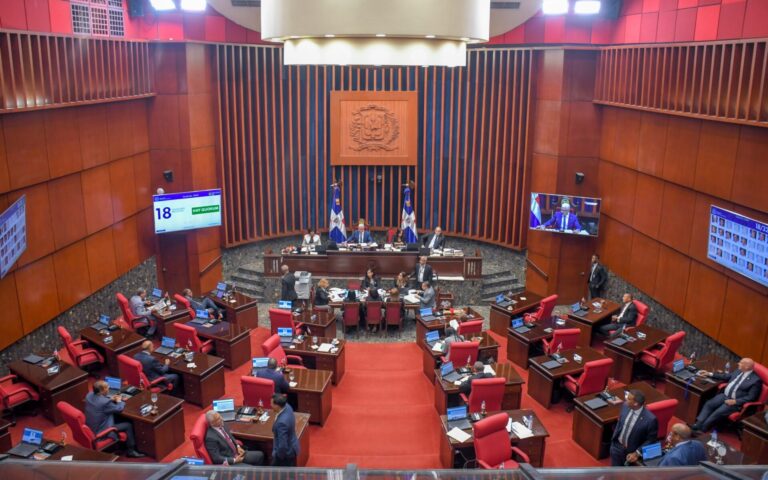 Senado aprueba proyecto modifica Ley Contrataciones Públicas que prohíbe al presidente y vicepresidente contratar con el Estado