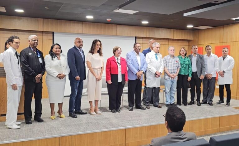 SRSM e IMAHelps inician jornada de cirugías gratuitas con médicos de RD y EE.UU.