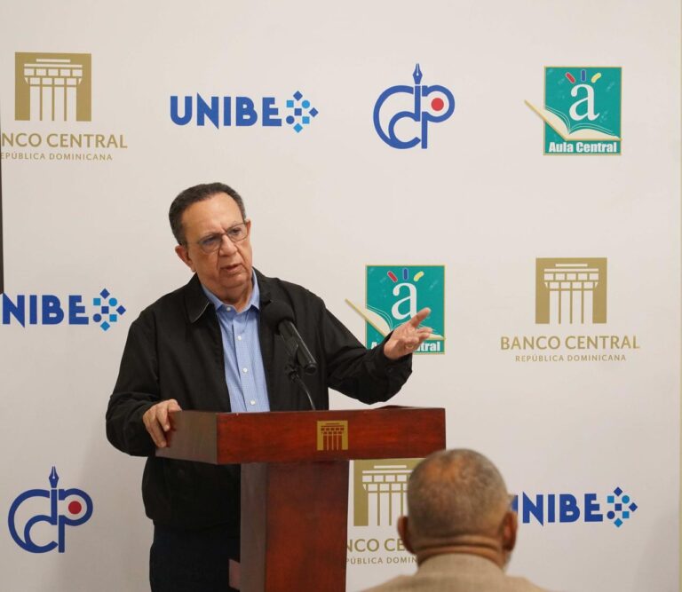 BCRD clausura el XV diplomado “Formación económica para comunicadores”