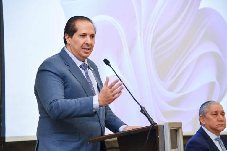 Ministro de Salud imparte primer curso de toxicología clínica en el país