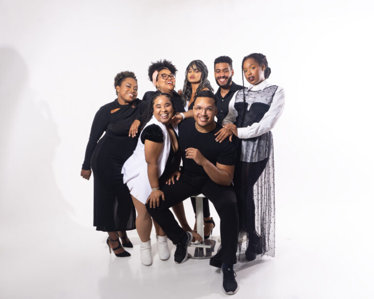 Foto de Señoritas y Esclusas: Un Reencuentro Explosivo en Bellas Artes