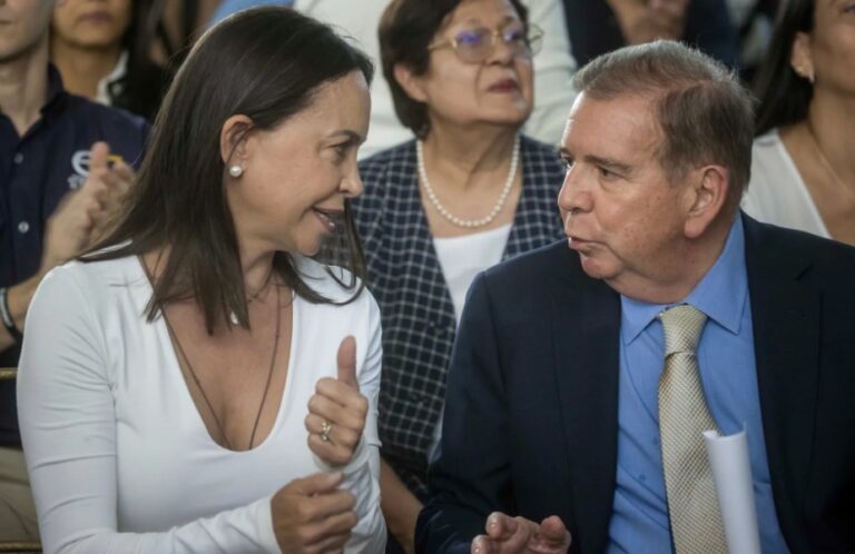 Machado y González Urrutia piden a policías y militares de Venezuela impedir el “golpe” dado por Maduro