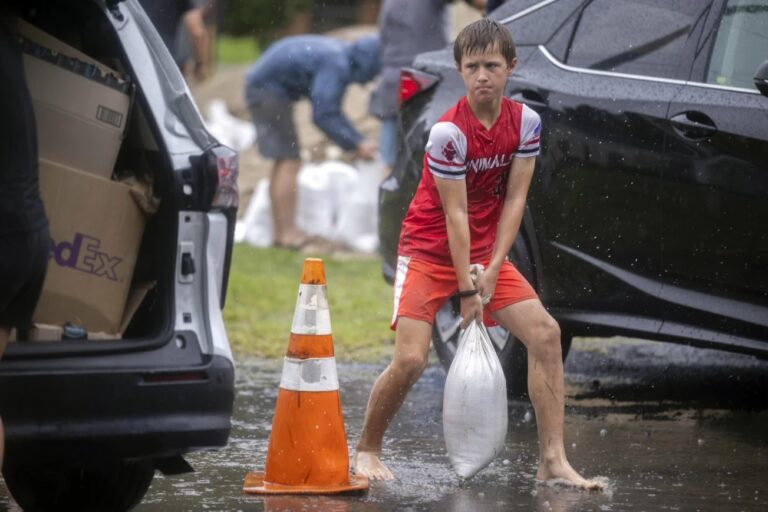 Tormenta tropical Debby amenaza sureste de EEUU con inundaciones potencialmente catastróficas