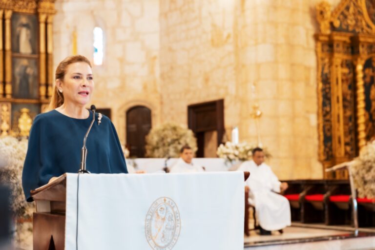Carolina Mejía encabeza actos del 526 aniversario de la fundación de Santo Domingo