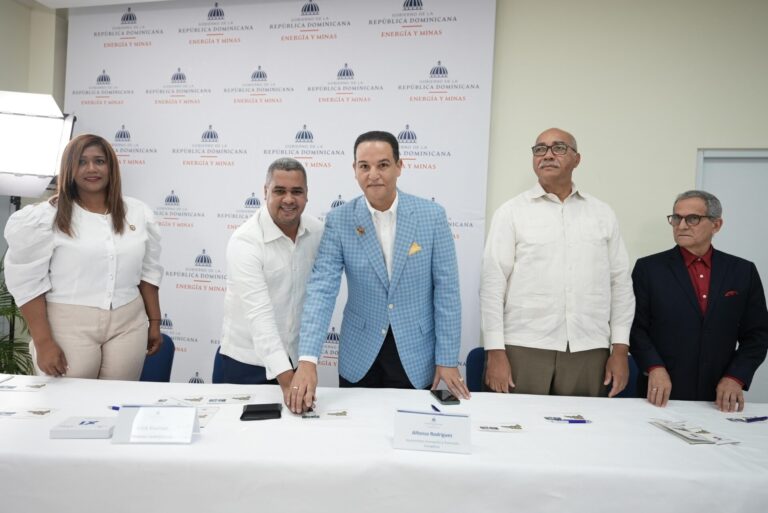 MEM e INPOSDOM ponen a circular sellos postales  sobre Energía Renovable y Parque Temático